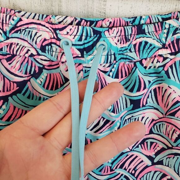 Lilly Pulitzer Run Around Short Bright Navy Neptune's Net Sz L - Picture 6 of 12